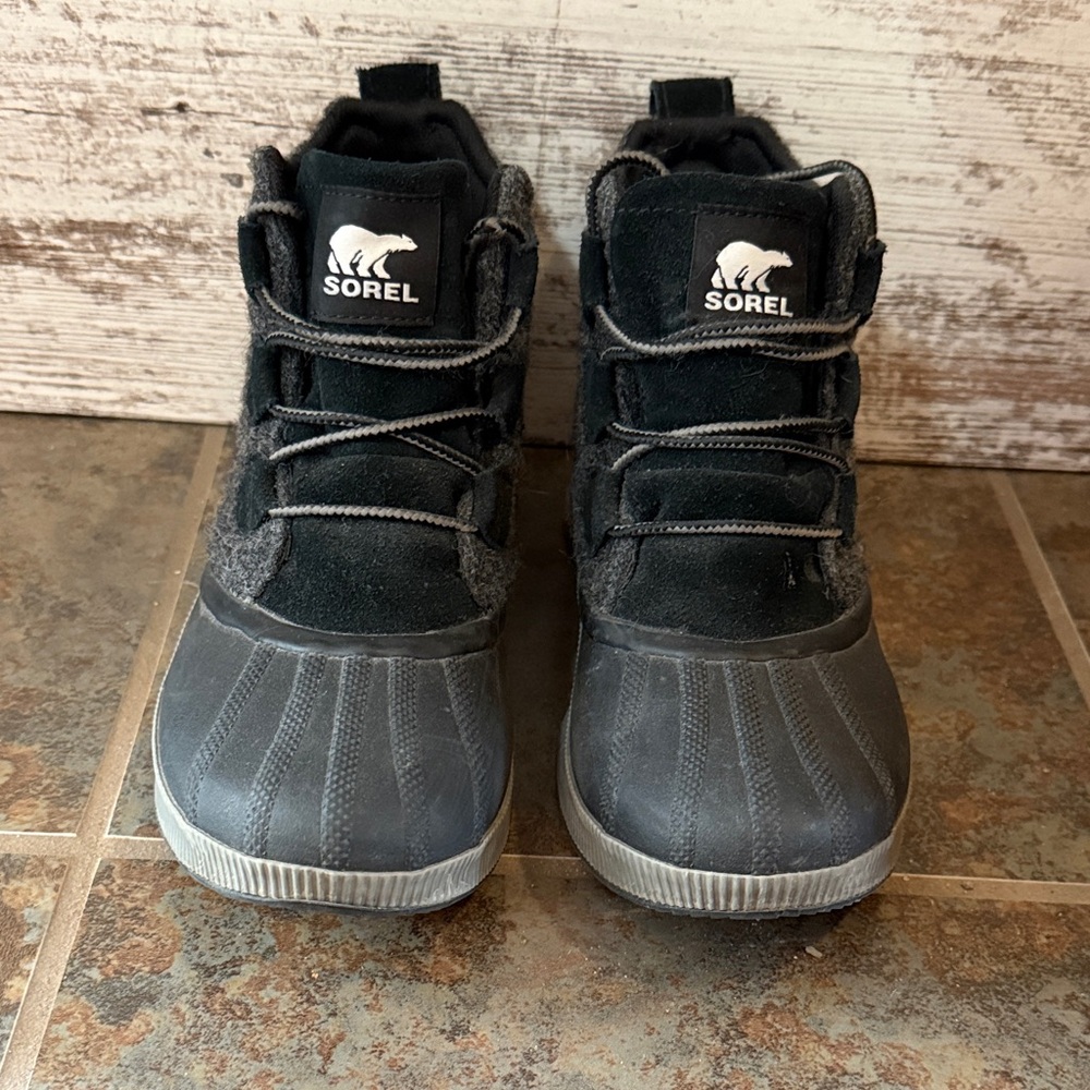 Sorel Gray and Black Winter Boots - Picture 2 of 6